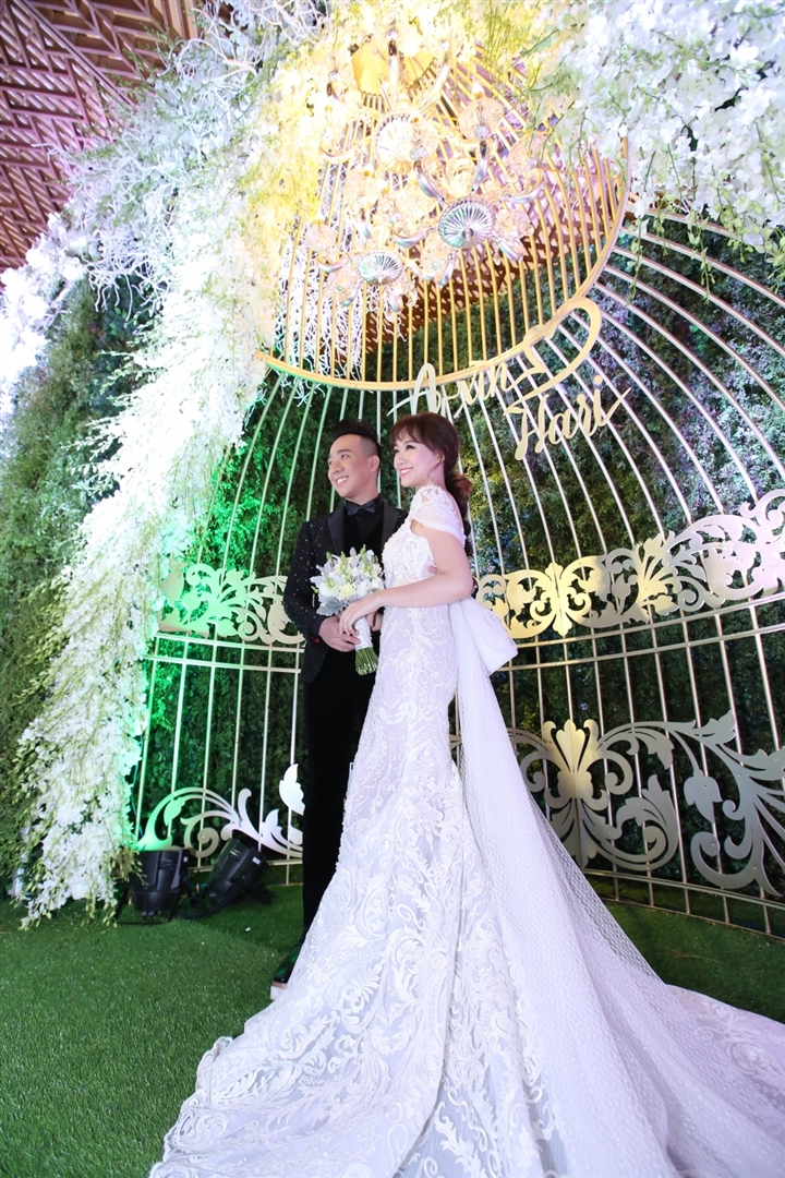 6 đám cưới xa xỉ bậc nhất Vbiz: Sắm cả màn hình lớn để cổ vũ tuyển Việt Nam - 12