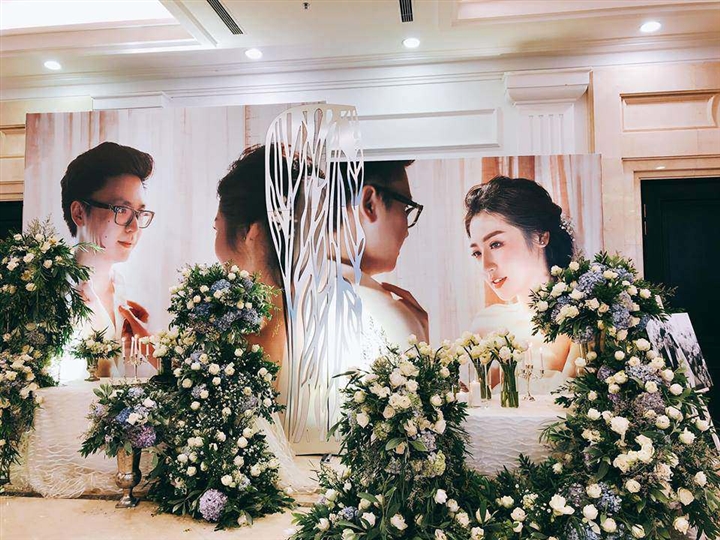 6 đám cưới xa xỉ bậc nhất Vbiz: Sắm cả màn hình lớn để cổ vũ tuyển Việt Nam - 4