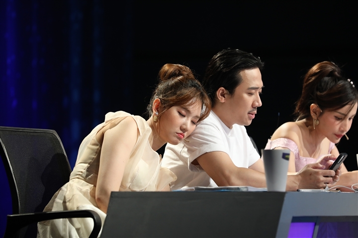 Hari Won 'bóc mẽ' chồng: Trấn Thành miệng nói hay chứ trái tim yếu lắm - 1