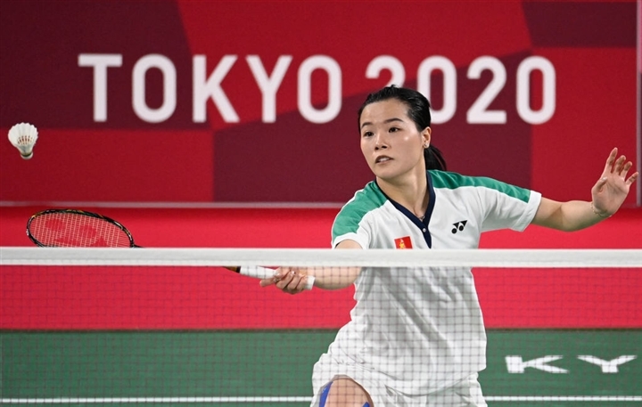 Thua tay vợt số 1 thế giới, 'hot girl' cầu lông Thùy Linh vẫn nhận mưa lời khen - 1