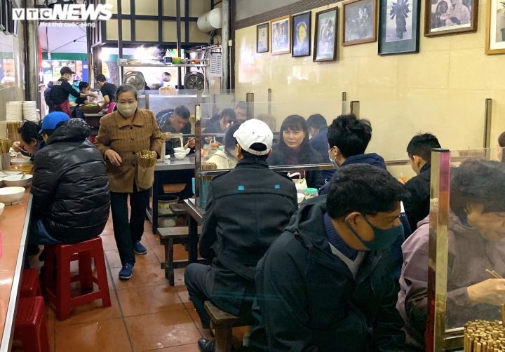 'Cắn răng' chi gần trăm nghìn đồng ăn bún, phở sau Tết - 2