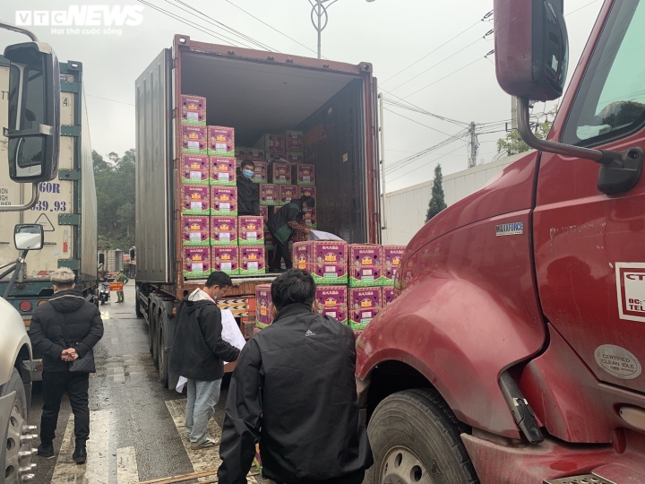 Nghề lạ 'hái ra tiền' ở cửa khẩu Lạng Sơn - 9