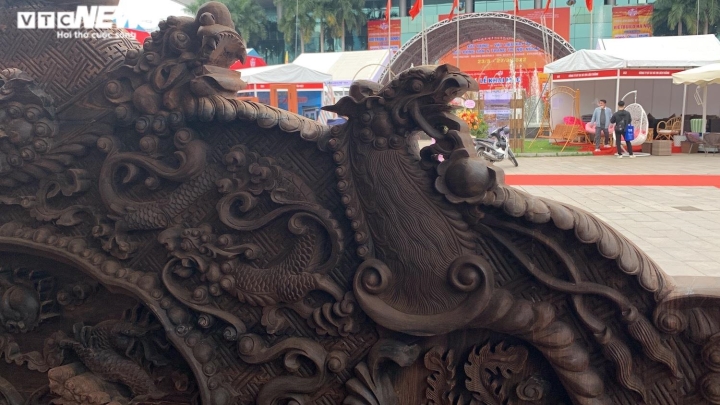 Ảnh: Cận cảnh bàn ghế Rồng đỉnh tứ linh tiền tỷ, gây sốc người xem - 4