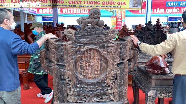 Ảnh: Cận cảnh bàn ghế Rồng đỉnh tứ linh tiền tỷ, gây sốc người xem - 3