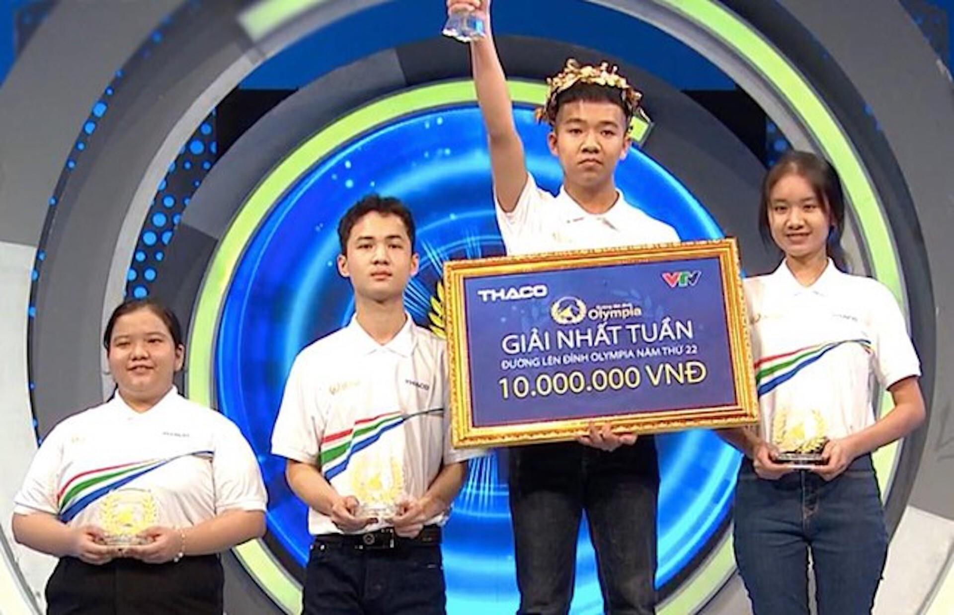 Thắng áp đảo, nam sinh Hà Tĩnh giành vé vào trận thi tháng Olympia - 2