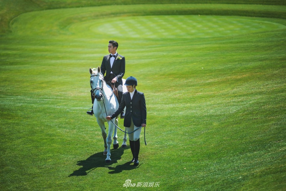 Loat anh cuc dep trong hon le cua sao nu 'Chan Hoan truyen' Duong Nghe Han va Truong Nhuoc Quan hinh anh 6