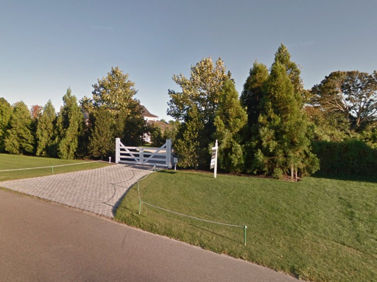 Ben trong ngoi lang toan biet thu trieu USD tai My hinh anh 11