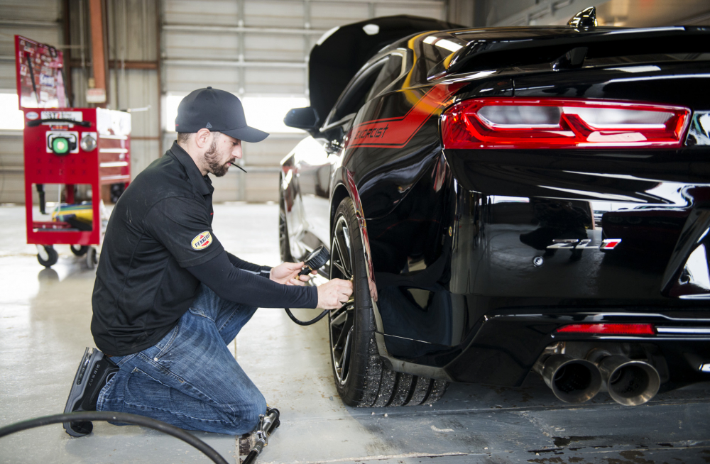 ‘Quai thu’ Chevrolet Camaro ZL1 do manh 1.000 ma luc, gia gan 3 ty dong hinh anh 8