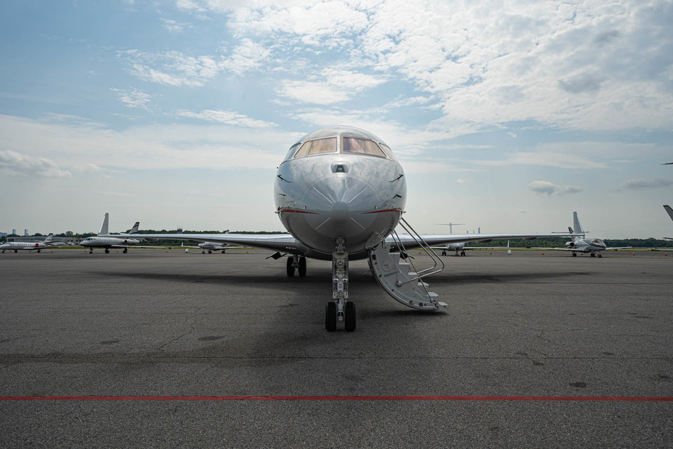 Ben trong may bay tu nhan hang sang danh cho gioi doanh nhan hinh anh 2