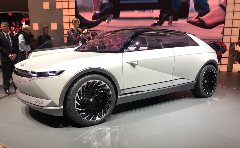 Ngam xe hot, thiet ke la tai trien lam o to Frankfurt 2019 dang dien ra hinh anh 6