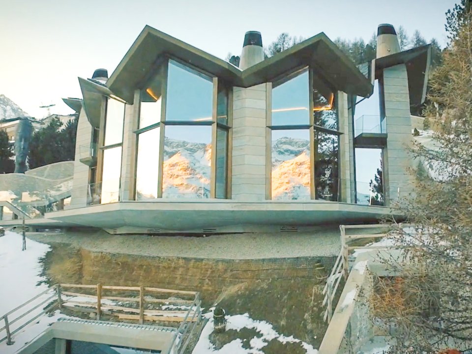 'Dot nhap' biet thu 7 tang dat vang sieu sang duoi long dat hinh anh 1