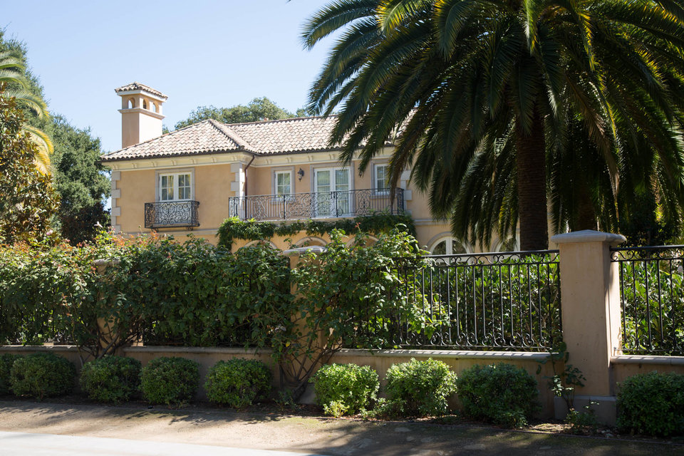 Gia nha sieu dat trong thị trán toàn dinh thụ cua ty phu My hinh anh 2