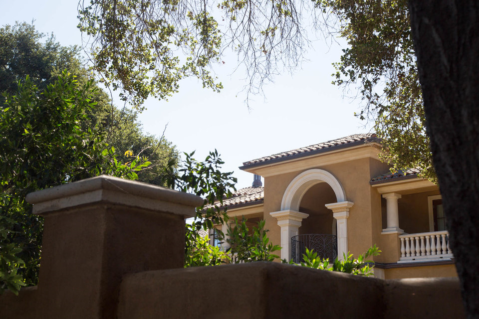 Gia nha sieu dat trong thị trán toàn dinh thụ cua ty phu My hinh anh 3