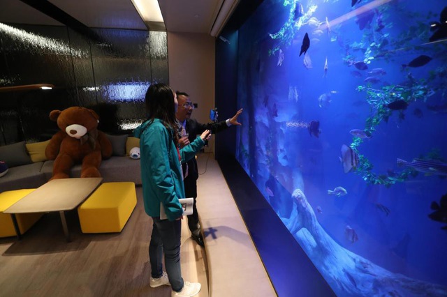 Ben trong nhung khach san sieu sang duoi long dat hinh anh 3