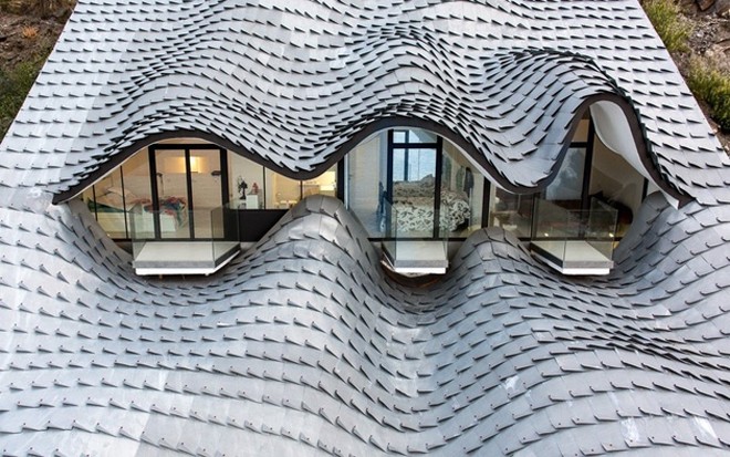 Kinh ngac biet thu cheo leo tren vach nui dep lung linh hinh anh 3