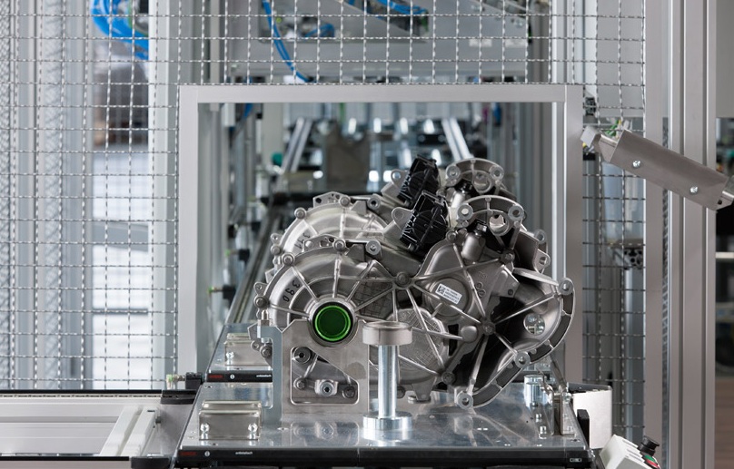 Ben trong nha may san xuat xe hoi cua BMW hinh anh 11