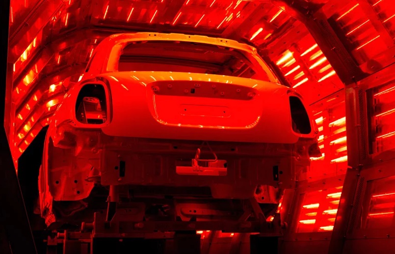 Ben trong nha may san xuat xe hoi cua BMW hinh anh 8