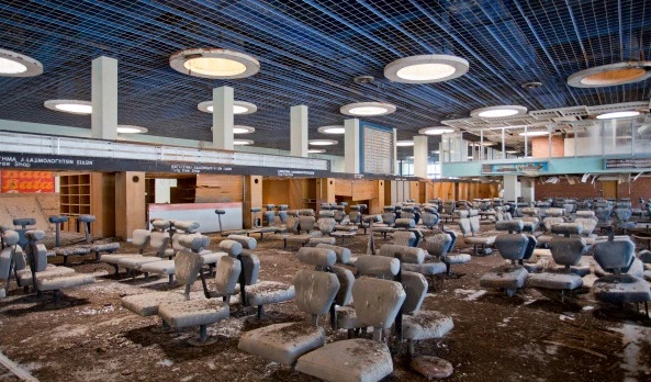 8 san bay ty USD bi bo hoang hinh anh 1