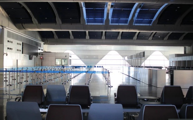 8 san bay ty USD bi bo hoang hinh anh 5