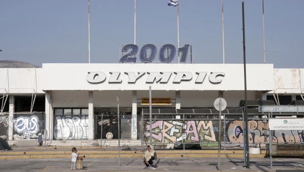 8 san bay ty USD bi bo hoang hinh anh 6