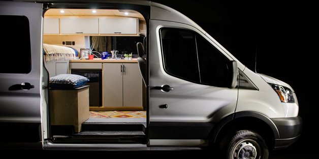 Ngắm Ford Transit biến thân thành nhà di động tiện nghi