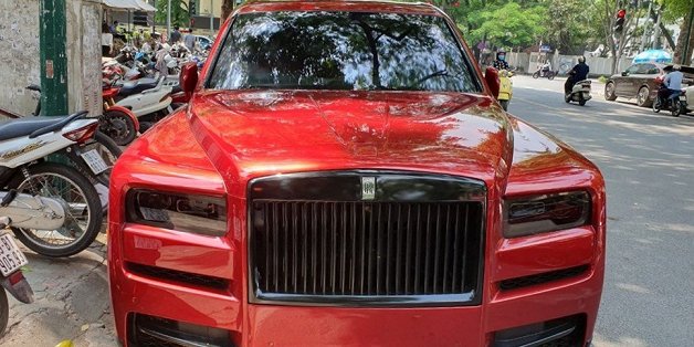 Rolls-Royce Cullinan màu đỏ độc về VN liên tục đổi diện mạo