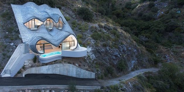 Kinh ngạc biệt thự cheo leo trên vách núi đẹp lung linh