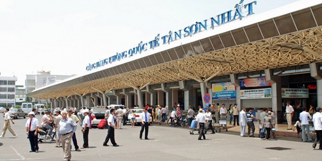 Hành khách nghi ngáo đá trốn trong nhà vệ sinh sân bay Tân Sơn Nhất