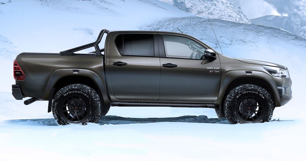 Toyota Hilux biến thành xe bán tải thám hiểm xứ lạnh, giá bán đắt ngang với xe sang Lexus ảnh 2