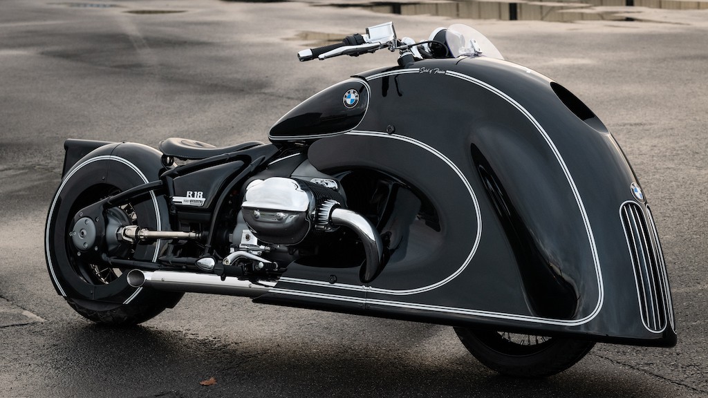 Nhìn ngỡ tên lửa mặt đất, không ngờ chiếc mô tô này lại độ từ cruiser BMW R 18 “nặng như đeo đá“
