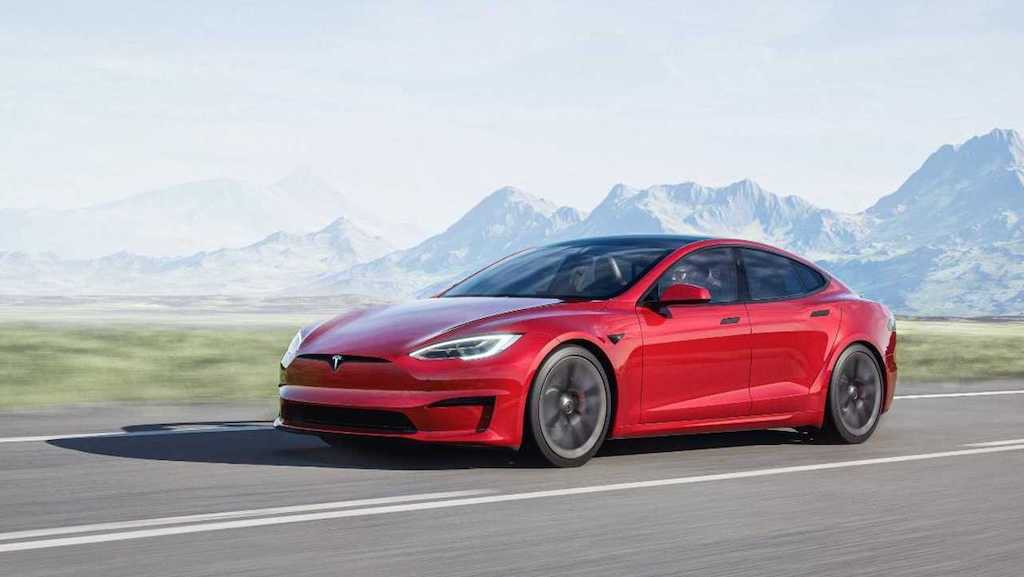 Từng là người tiên phong làm cách mạng xe điện, Tesla Model S lại “gây sốc” vì vô-lăng quái dị