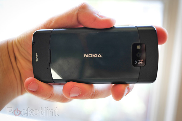 nokia-700-hands-on-hands-on-13.jpg