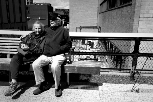 Honeymooners-on-the-High-Line-mobile-photography.jpg
