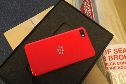 BlackBerry-Z10-Red-Limited-Edition-for-Devs.jpg