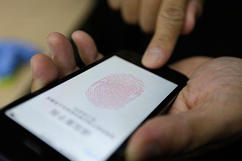 9-14-13-iphone-5s-fingerprint-schanner_full_600.jpg