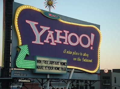 google-poaches-a-ton-of-people-from-yahoo.jpg