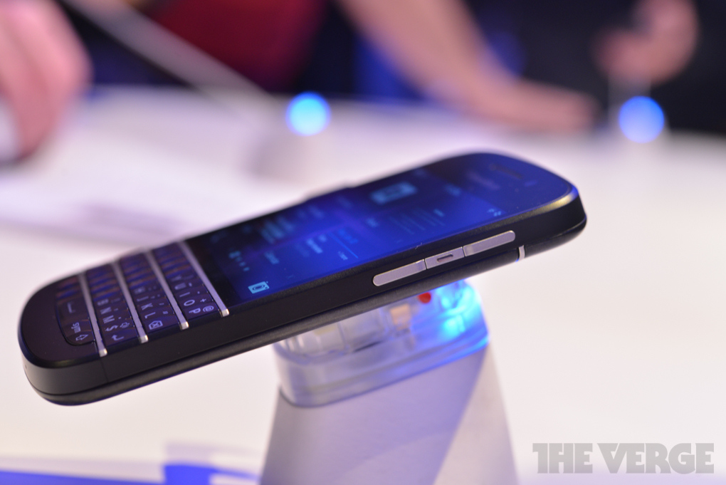 blackberry-q10-hands-on-pics-4_verge_super_wide.jpg