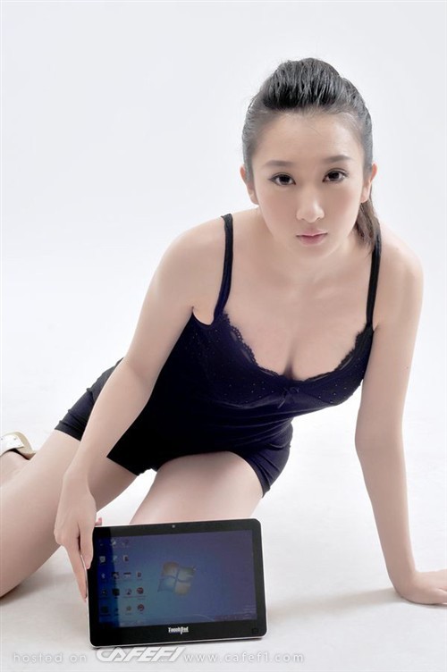 Girl-xinh-tablet_CafeF1.com10.jpg