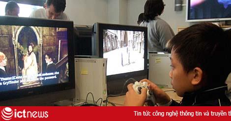 Ném gãy xương con vì...mải chơi game