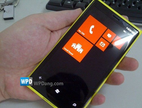 Rò rỉ ảnh Nokia Lumia Windows Phone 8 màu vàng