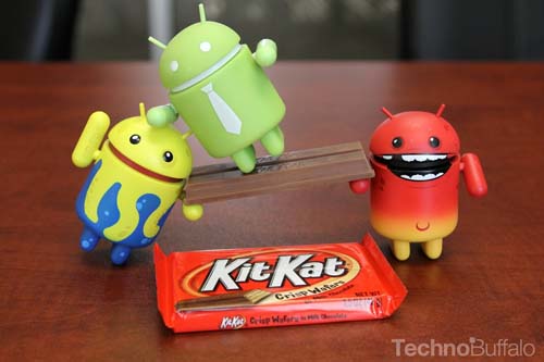 Android-KitKat-Yellow-Red-and-Green-Mascots-KitKat-Bridge.jpg