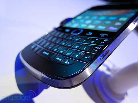 blackberrybold9900handson03.jpg