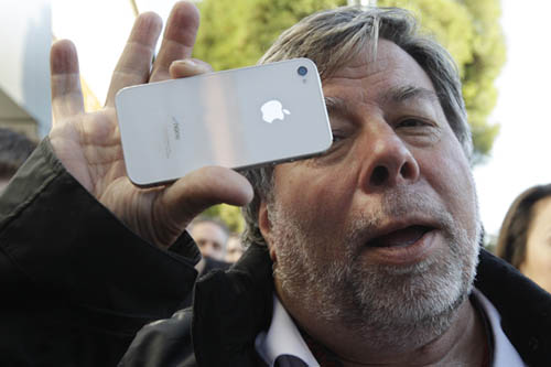steve-wozniak-iphone-4s-white.jpg