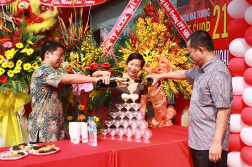 FPT-Retail-khai-truong-shop.jpg