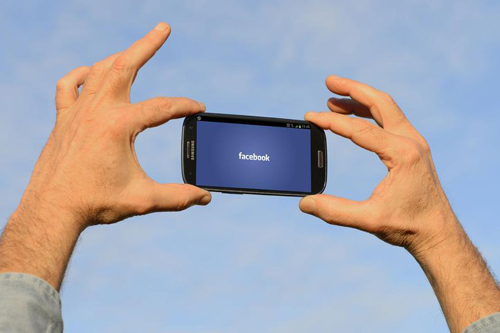 facebook-phone-istock.jpg