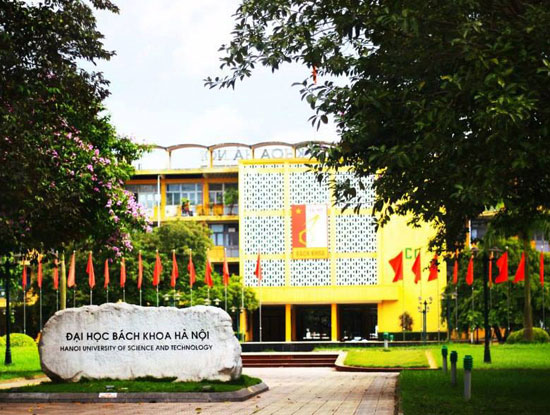 Đại học Bách khoa Hà Nội trưng cầu ý kiến sinh viên về việc lùi lịch học thêm 1 tuần trên fanpage