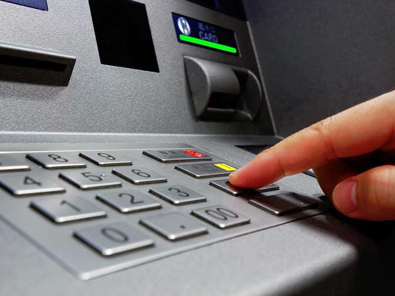 Ngân hàng phải cảnh báo ngay tại cây ATM về các thủ đoạn trộm tiền từ ATM