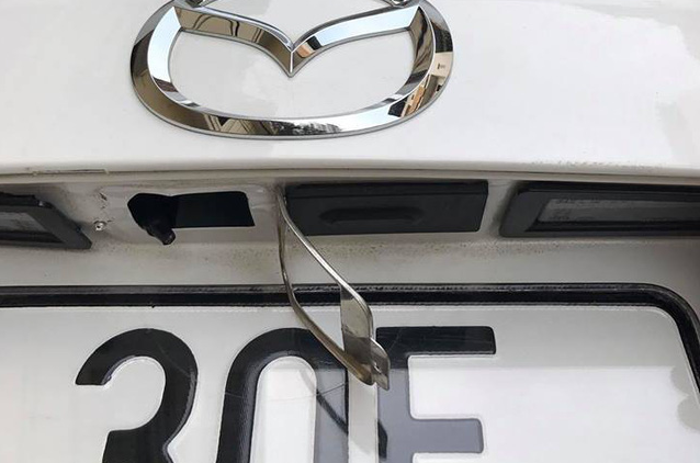 Sau logo và gương xe, camera lùi đang bị vặt không thương tiếc tại Việt Nam - Ảnh 2.