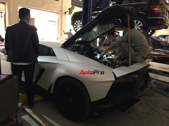 Sửa siêu xe Lamborghini kiểu Việt Nam - Chuyên gia cũng phải giật mình - Ảnh 3.