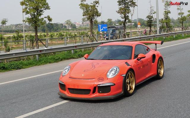 4 chiếc xe đặc biệt đang nằm trong garage nhà Cường đô-la - Ảnh 2.